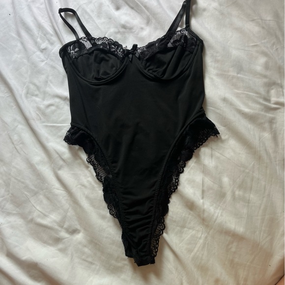 Satin lace trim bodysuit - Picture 7 of 8